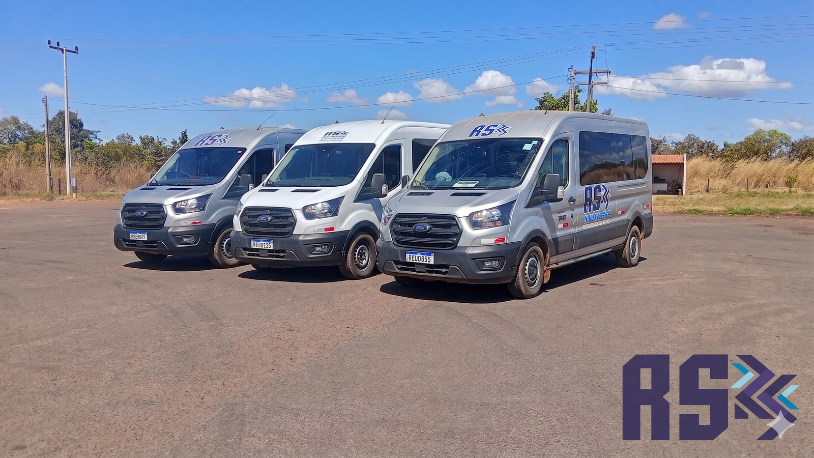 Frota de vans para frete de pessoas e turismo - RS Transportes e Turismo